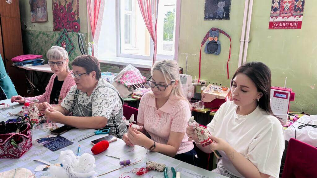 Музейщики побывали в студии народных ремёсел «Берегиня» Музейщики побывали в студии народных ремёсел «Берегиня»